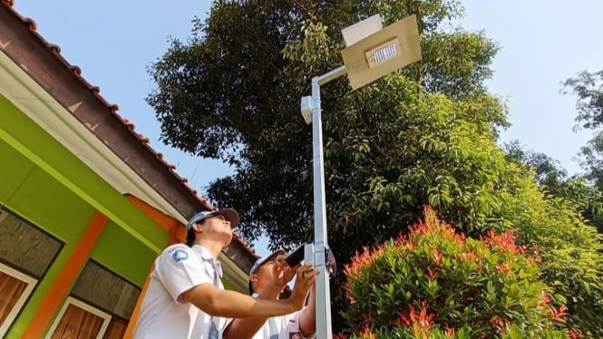 Lampu Tenaga Surya Karya Siswa SMAN 2 Batang, Jawa Tengah