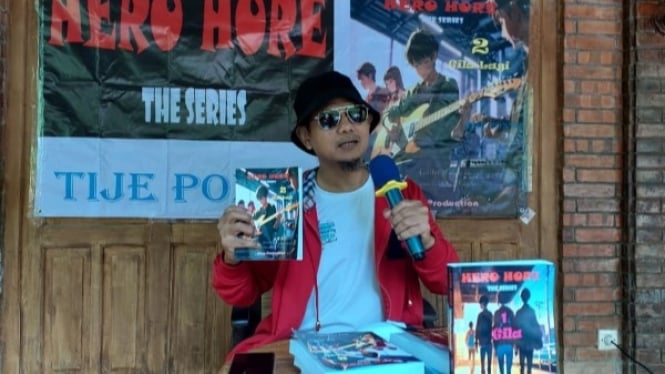 Tije Ponye Penulis Novel Hero Hore