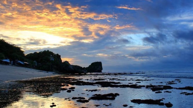 Pantai Somandeng di Tepus, Gunungkidul, Yogyakarta