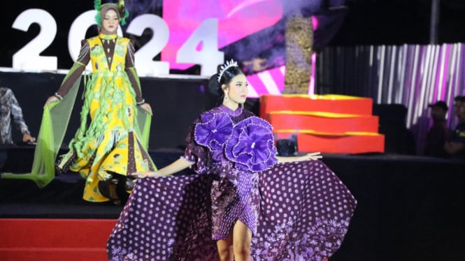 Batik Tuban Fashion and Street Carnival" (BTFSC) 2024