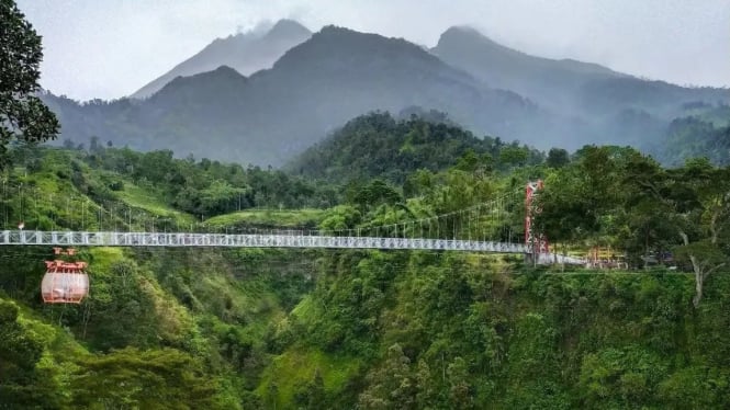 Jembatan gantung dan Gondola