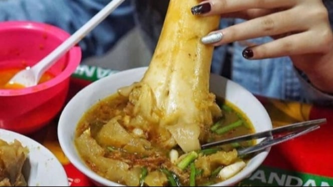 Lontong Kikil Sapi "Lodoyo" Surabaya