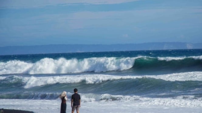 Pantai Watu Pecak di Lumajang, Jawa Timur