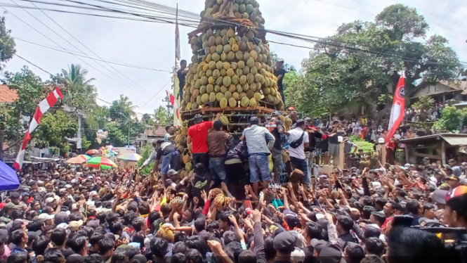 "Tumpeng 2025 Durian" di Desa Kronto, Pasuruan