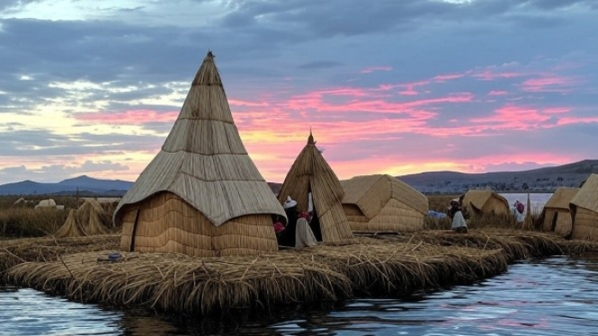Benteng Terapung Uros di Danau Titicaca