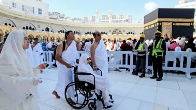 Megawati Soekarnoputri dan Keluarga Melakukan Umrah di Mekkah