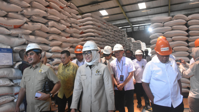 Komisi IV DPR RI Tinjau Gudang Bulog di Semarang