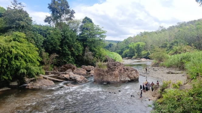 Wisata Batu Ajung di kaki Gunung Hauk Balangan, Kalsel