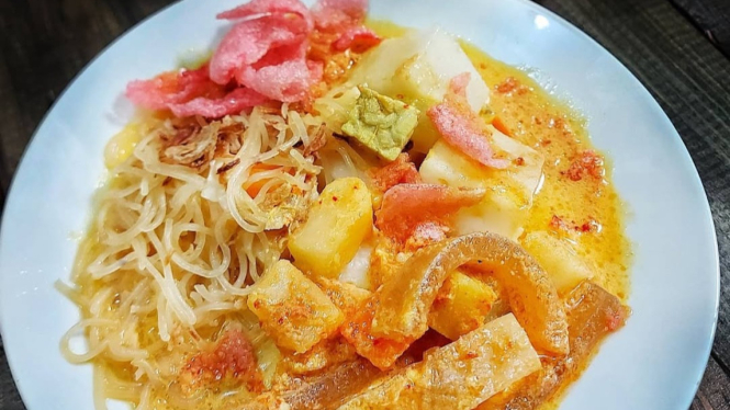 Ilustrasi Lontong Kricek