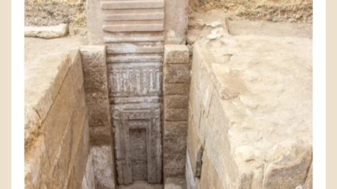 Pintu Palsu Besar dari Granit Merah Muda