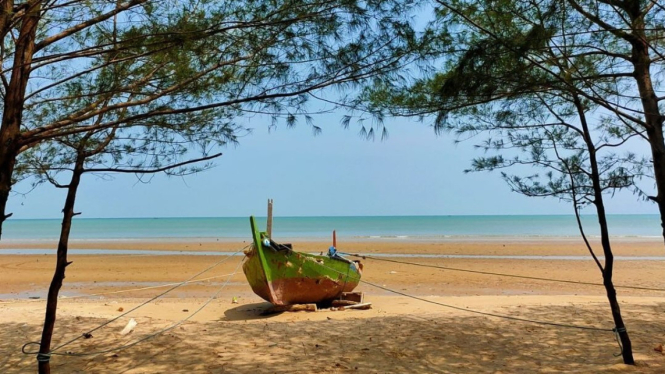 Pantai Karang Jahe Rembang
