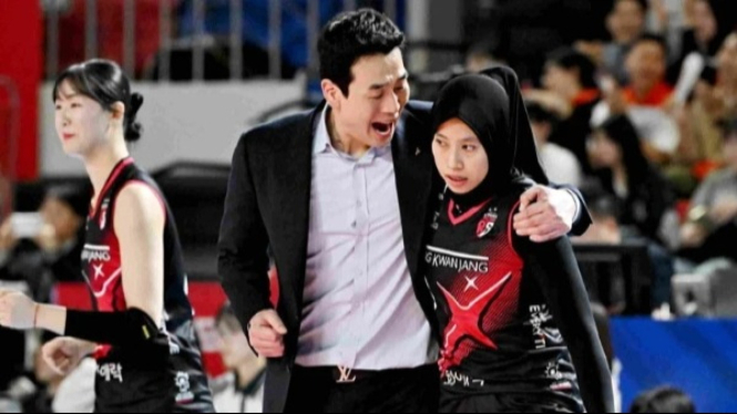 Megawati Hangestri dan pelatih Red Sparks Ko Hee-jin