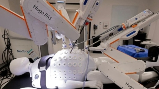 Robot Bedah Hugo