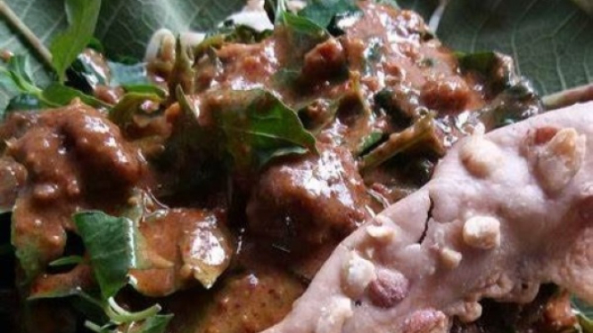Pecel Letok Pincuk Daun Jati, Kuliner Khas Ngawi