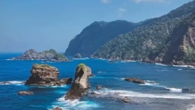 Papuma Beach Jember, Salah Satu Ekowisata yang Dikelola Econique