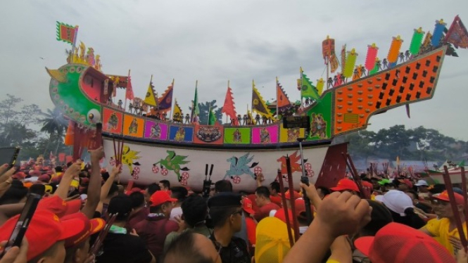 Festival Bakar Tongkang, Riau (7-9 Juni 2025)