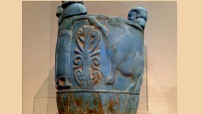 Pyxis Terbuat dari 'biru Mesir'