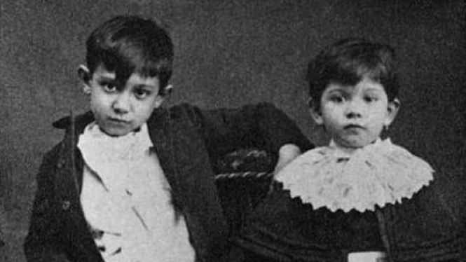Pablo Picasso Bersama Saudara Perempuannya
