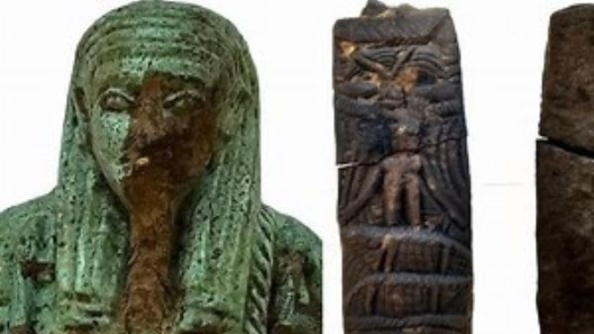 Patung Faience Hijau dan Sebuah Prasasti
