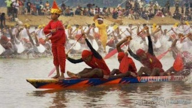 Tradisi Pacu Jalur, Aura Farming, Riau