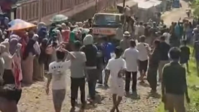 Viral Jalan Rusak di Salem, Wakil Ketua DPRD Brebes Bongkar Dugaan ...