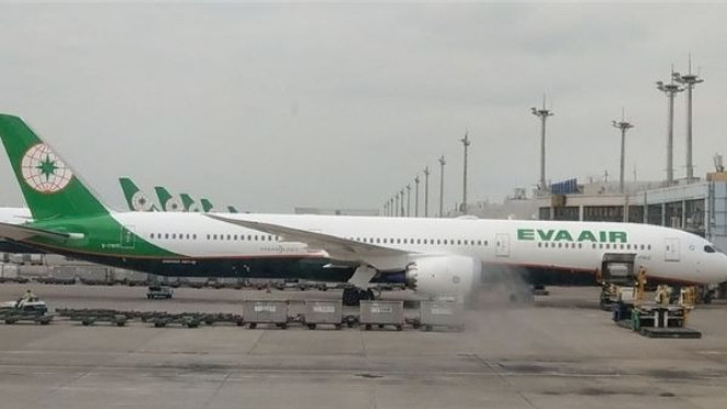 Eva Air Dikecam Buntut Pesan Text pada Pramugarinya