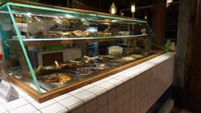 Warung Layar Sentuh, Sensasi Kuliner Antimainstream di Tengah Desa Sleman