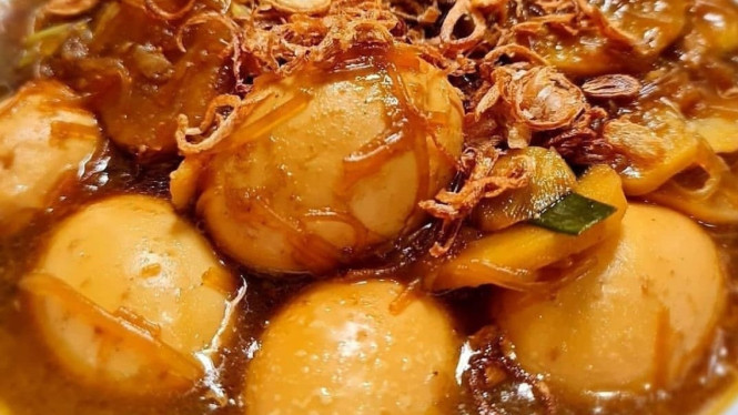 RESEP Masakan Rumahan: Semur Telur yang Gurih Manis, Lengkap dengan ...