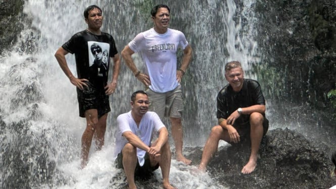 Raffi Ahmad, Gading Marten, Desta, dan Ariel Syuting di Banyuwangi
