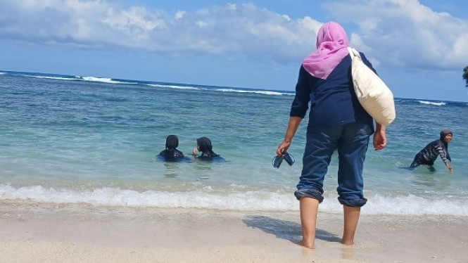 Pesona Teluk Asmara, Malang