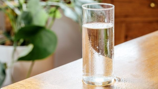 Berbahaya Minum Air yang Dibiarkan terlalu Lama Terbuka