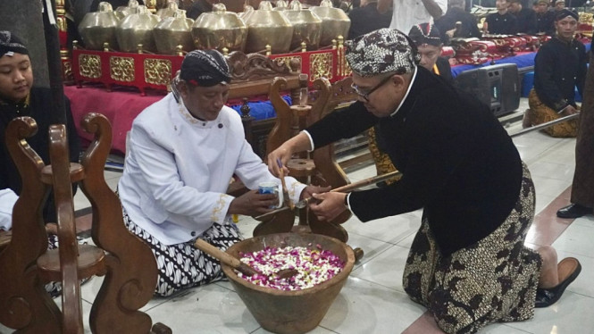 Tradisi Penjamasan Tombak Abirawa di Kabupaten Batang, Jawa Tengah