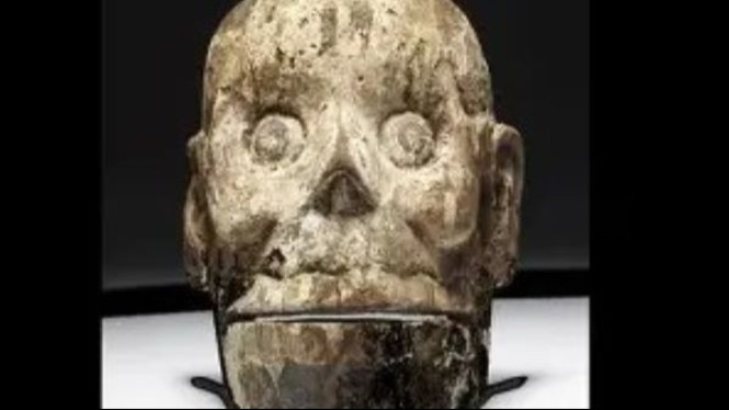 Topeng Kayu yang Dicat Bergambar Mictlantecuhtli