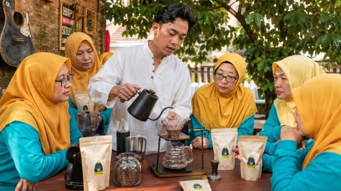 Edukasi Pengolahan Kopi Robusta Senduro di Desa Senduro, Kecamatan Senduro, Kabupaten Lumajang, Jawa Timur
