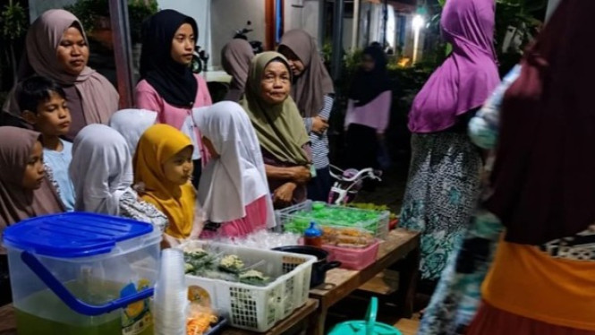 Tradisi Weh-wehan Asyura di Batang: Festival Sedekah Jajanan yang Menguatkan Kebersamaan Warga