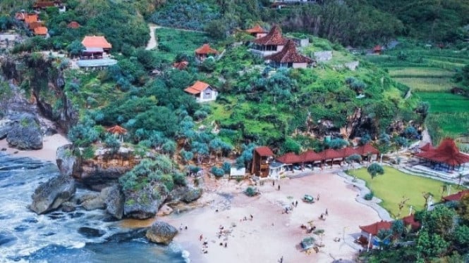 Mengintip Romantisme Pantai Mesra Gunungkidul: Pesona Sisi Pantai Berpasir Putih yang Menawan di Sudut Yogyakarta