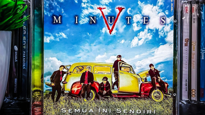 Album Semua Ini Sendiri Five Minutes (2009), Daftar Lagu dan Perjalanan Band Pop Alternatif Indonesia