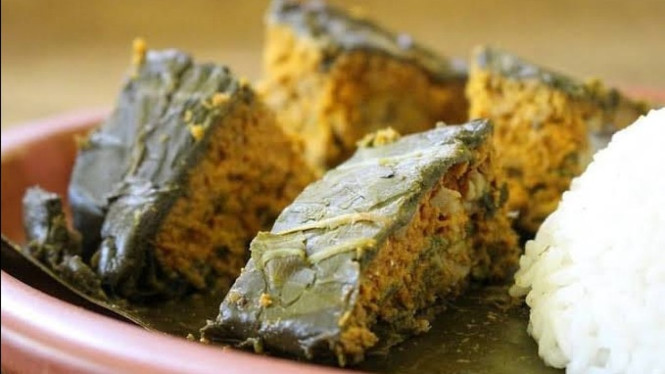 Pendap Bengkulu, Kuliner Favorit Soekarno yang Kaya Rempah dan Dibungkus Daun Talas