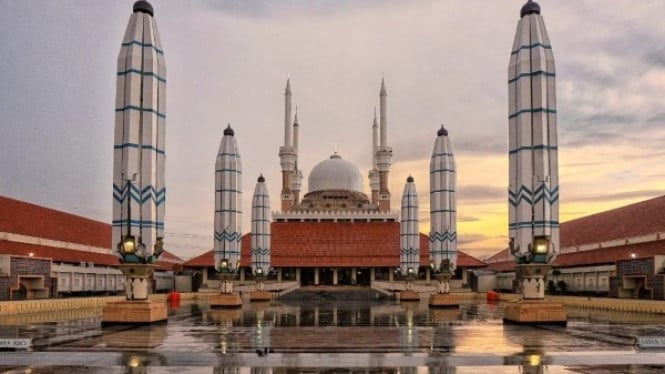 Mengagumi Kemegahan Masjid Agung Jawa Tengah: Destinasi Wisata Religi Berarsitektur Dunia di Jantung Kota Semarang