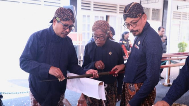 Tradisi Jamasan atau Siraman Pusaka Tombak Kyai Agnya Murni di Bantul, Yogyakarta