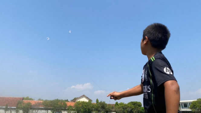 Lomba Duel Layang-Layang di Lapangan Sekalong, Kelurahan Karangasem Selatan, Kabupaten Batang, Jateng