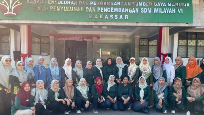 Panitia dan peserta lomba