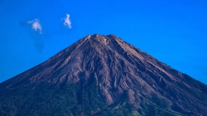Seven Summit Indonesia Urutan Tertinggi, Lokasi, dan Jalur Pendakian