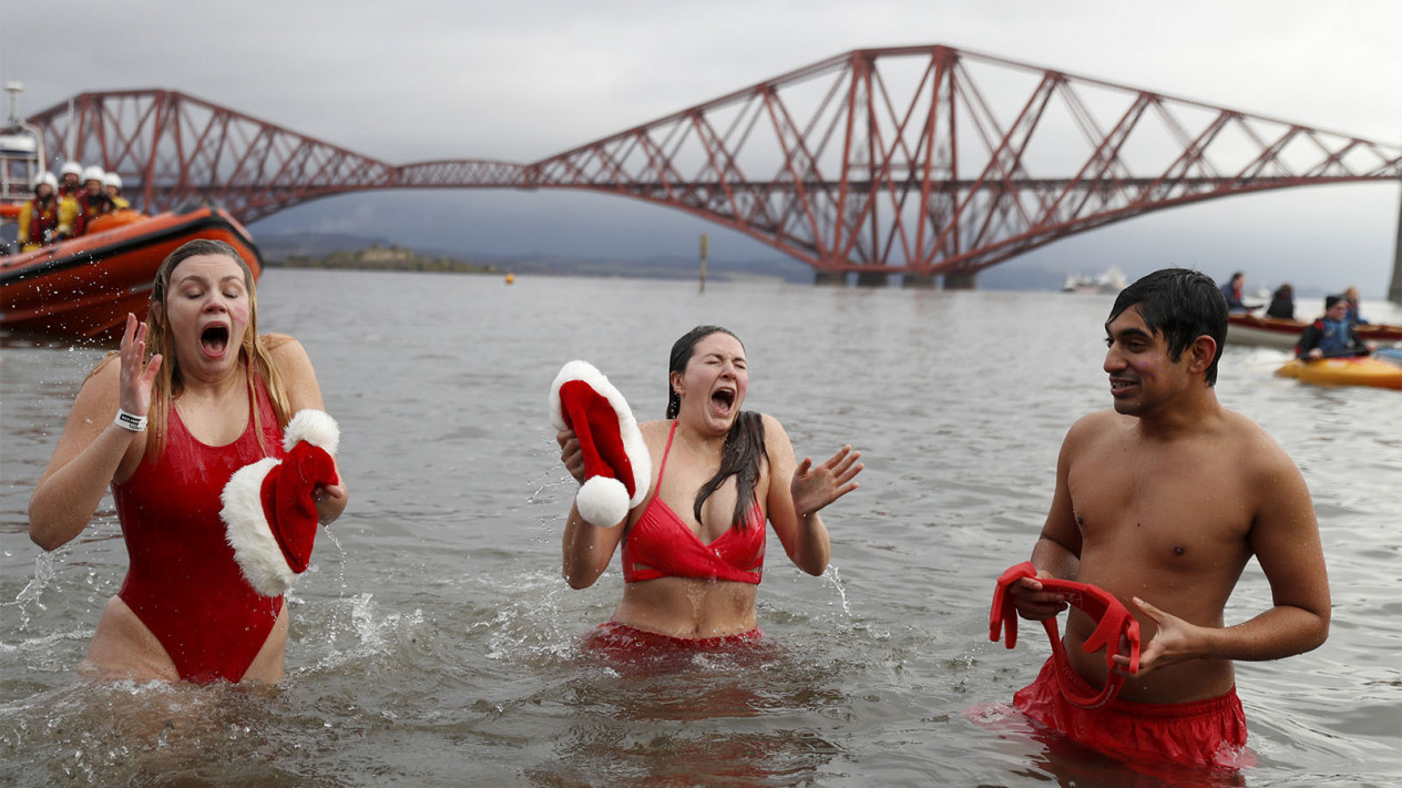 Cara Unik Warga Skotlandia Merayakan Tahun Baru