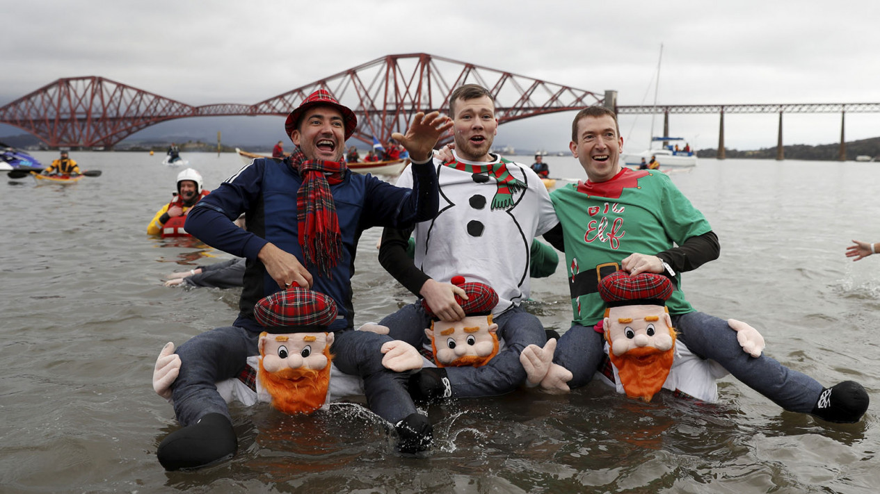 Cara Unik Warga Skotlandia Merayakan Tahun Baru