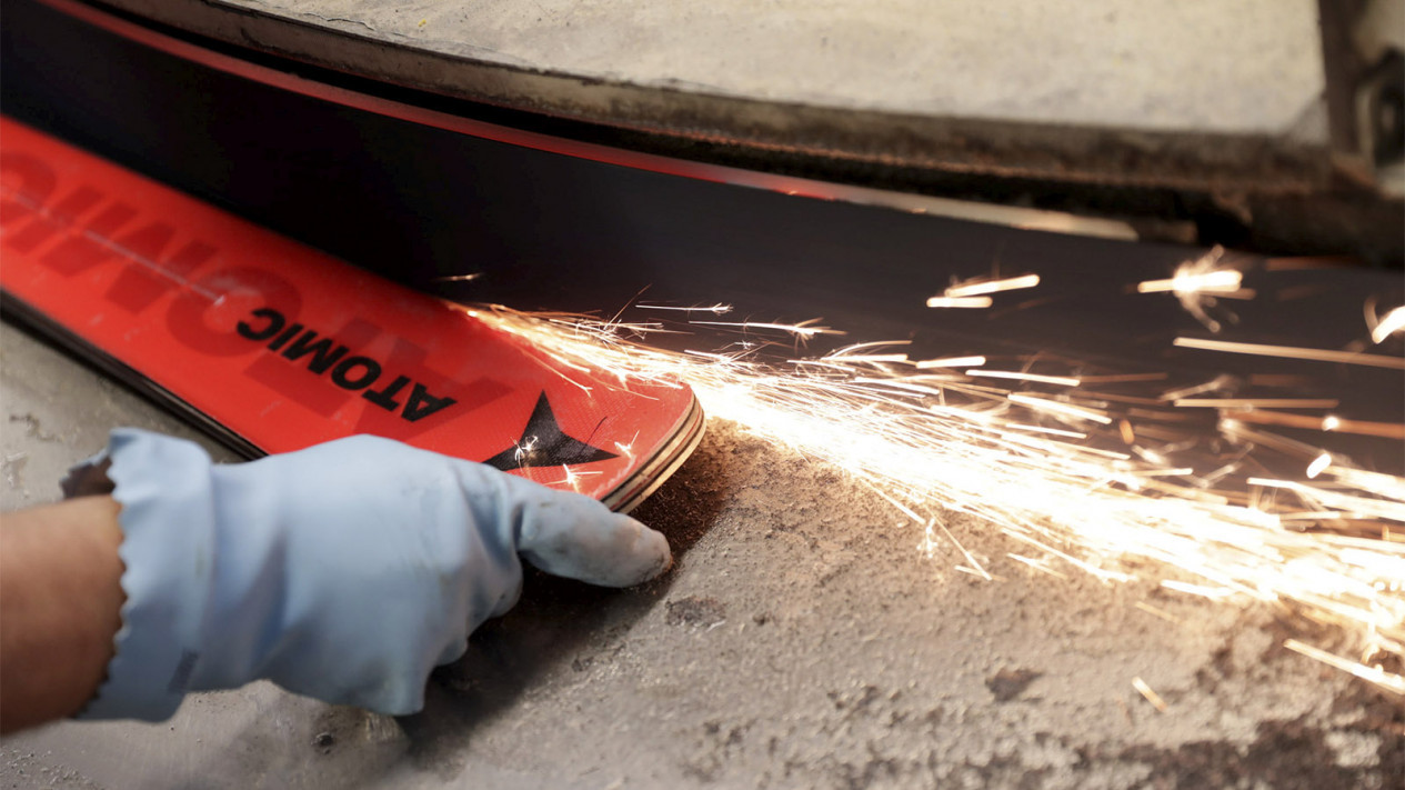 Melihat Pembuatan Papan Ski untuk Olimpiade Musim Dingin