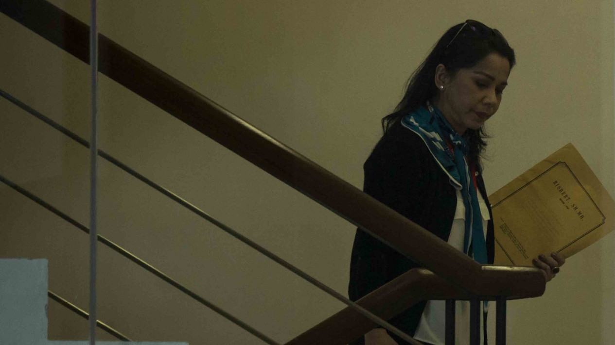 Penyanyi Pop Iis Sugiharto Diperiksa KPK. Ada Apa?