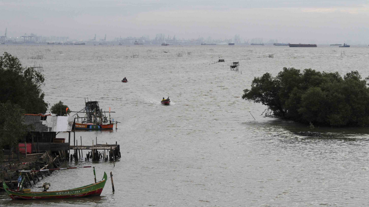 Bukti Ganasnya Abrasi Menghantam Pesisir Pulau Jawa