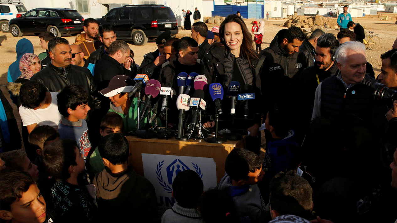 Angelina Jolie Kunjungi Kamp Pengungsi Suriah di Jordania