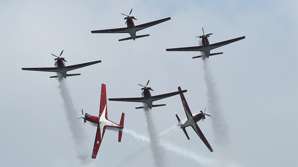 Aksi Memukau Tim Jupiter di Singapore Airshow